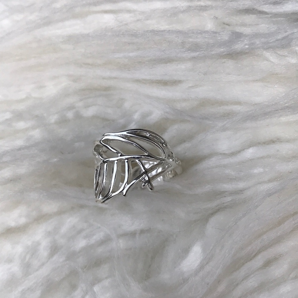 Silver Openwork Leaf Ring - Picture 6 of 7